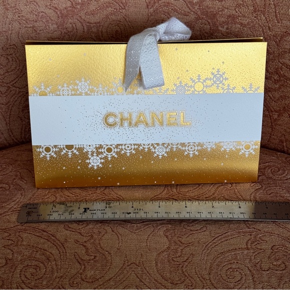 Chanel Gold Gift Bag - Picture 2 of 11